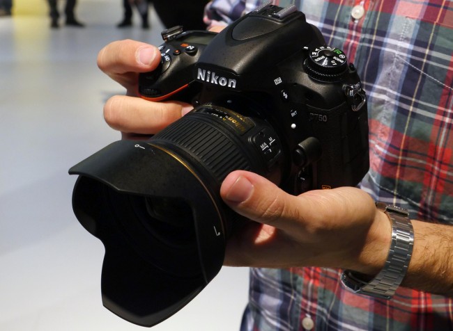 Las cámaras de fotos reflex Nikon D750 tienen graves problema de seguridad en su conexión wifi