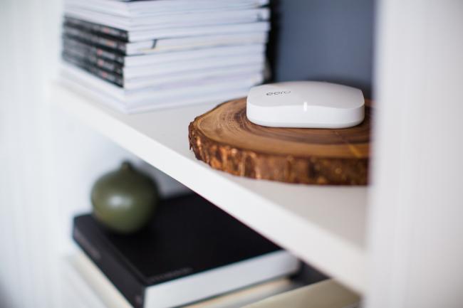 Eero es un router y un amplificador que soluciona los problemas wifi en casa fácilmente