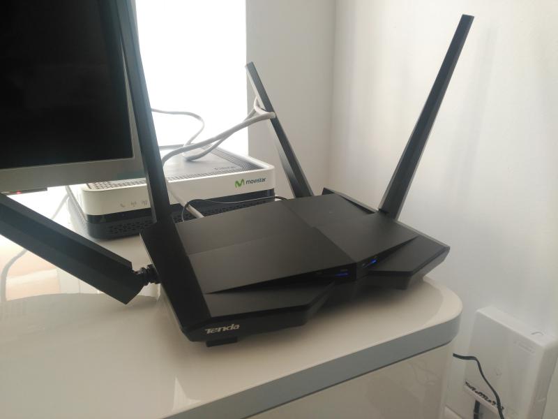 Aumentar cobertura de señal wifi a más de 300 metros cuadrados, por 30 euros con el router Tenda AC10